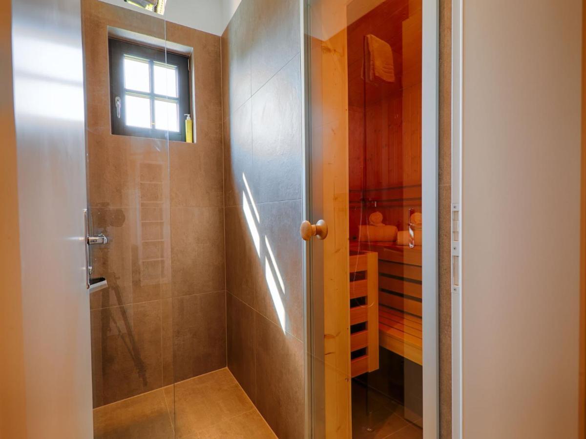 Reetland Am Meer - Luxus Reetdachvilla Mit 3 Schlafzimmern, Sauna Und Kamin F18 Dranske Buitenkant foto